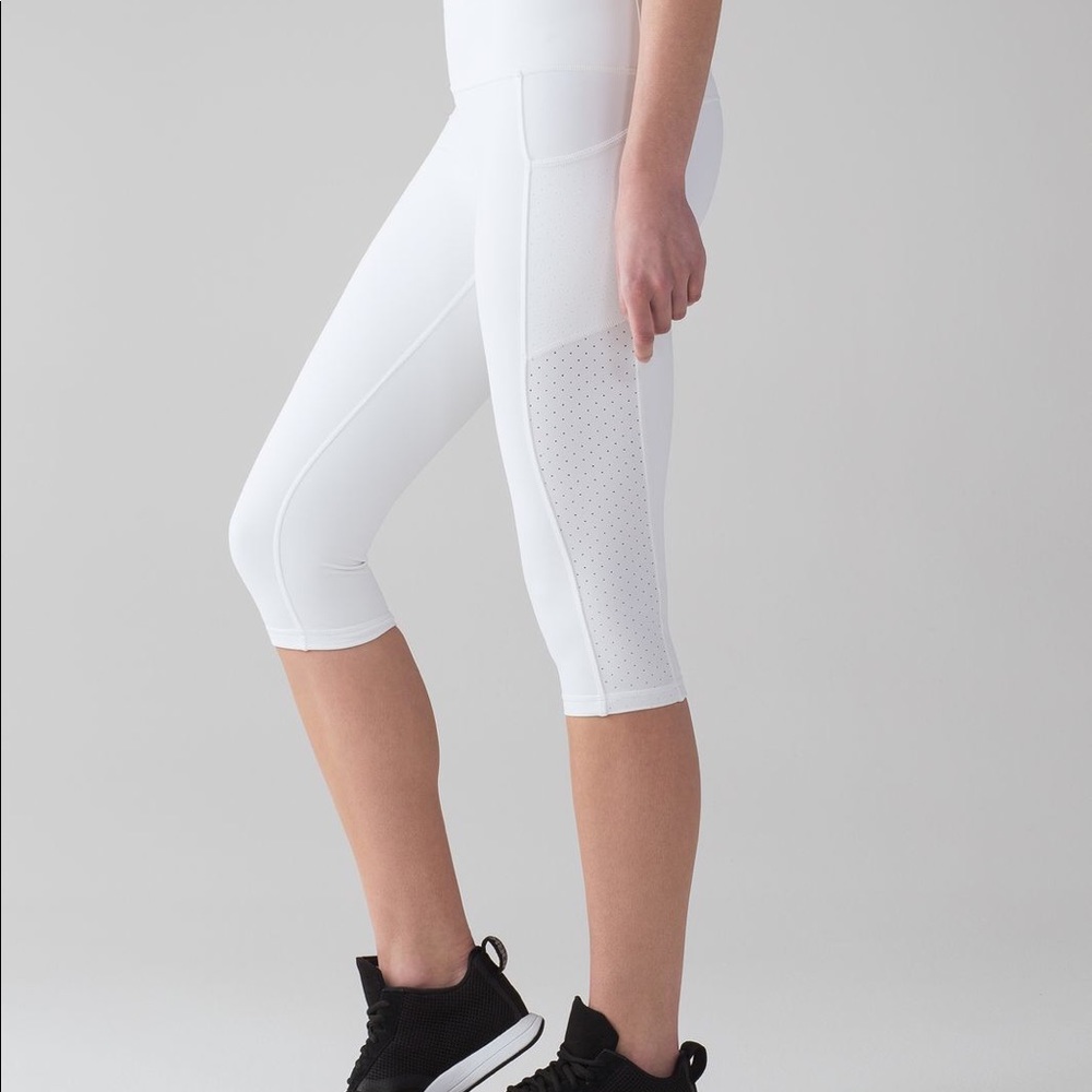 SOLD Lululemon mind over miles crop